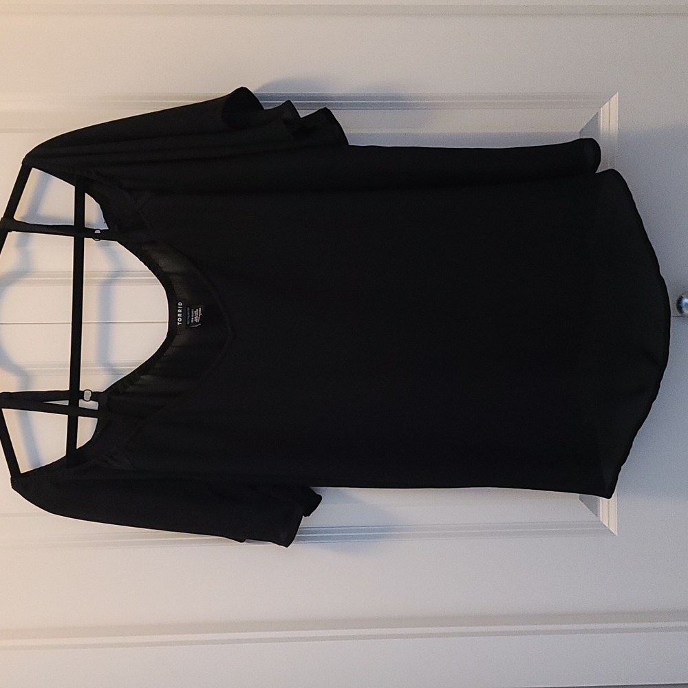 Cold shoulder tank